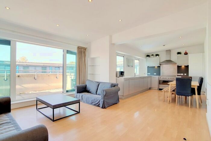 3 Bedroom Flat To Rent In Welland Street, London SE10