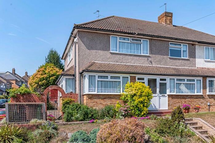 4 Bedroom Semi-Detached House For Sale In Midhurst Hill, Bexleyheath, DA6