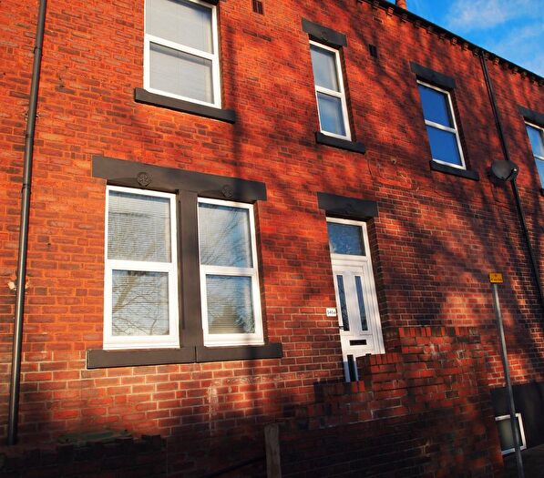 2 Bedroom Flat To Rent In Leeds Road, Wakefield, WF1