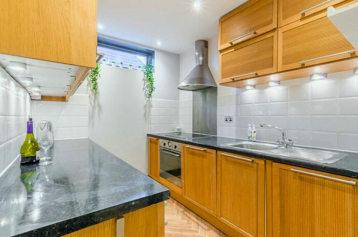 2 Bedroom Flat To Rent In Auckland Road, Crystal Palace, London, SE19