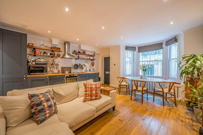 2 Bedroom Flat To Rent In Edith Grove, Chelsea, London, SW10