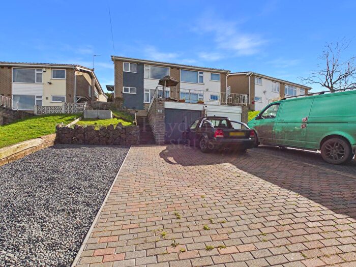 3 Bedroom Semi Detached House For Sale In Elan Avenue, Stourport, DY13