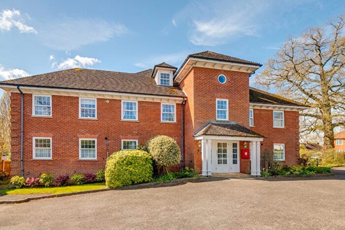 2 Bedroom Apartment For Sale In Guessens Road, Welwyn Garden City, Hertfordshire, AL8