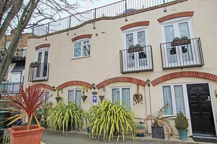 Studio To Rent In Bridle Lane, St Margarets, Twickenham, TW1