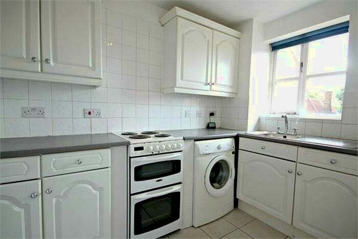 1 Bedroom Flat To Rent In Draycott Close, Cricklewood, NW2
