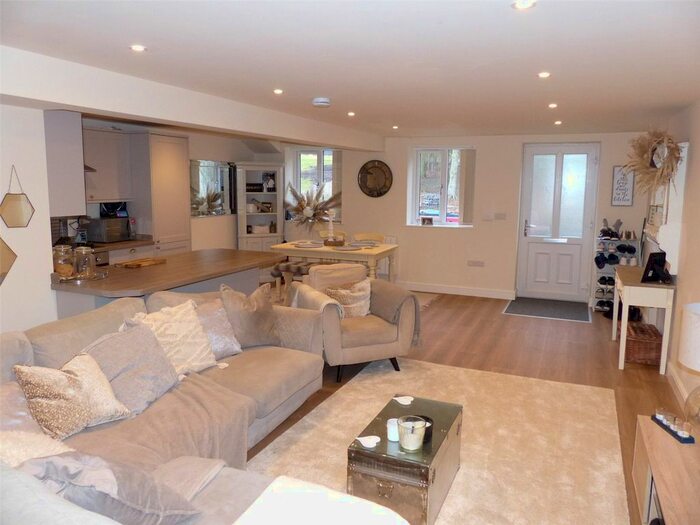 2 Bedroom Flat For Sale In Clitheroe Street, Skipton, North Yorkshire, BD23