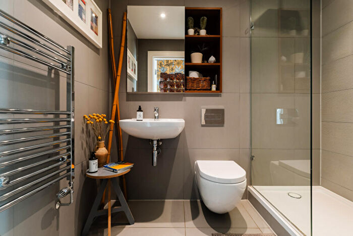 2 Bedroom Flat For Sale In Handley Drive, London, SE3