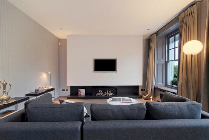 2 Bedroom Flat To Rent In Cadogan Square, London, SW1X