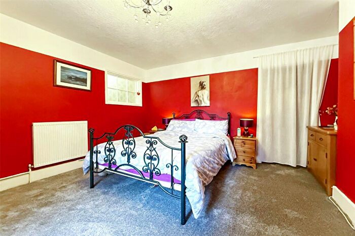 1 Bedroom Apartment For Sale In South Terrace, Littlehampton, West Sussex, BN17