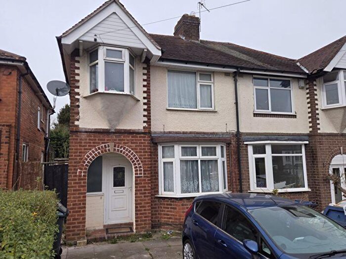 3 Bedroom Semi Detached House To Rent In Gibbins Road, Selly Oak, Birmingham, B29