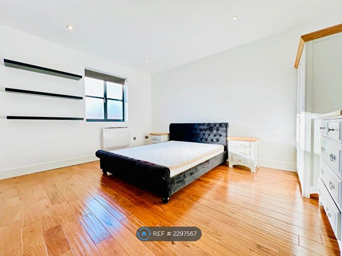 2 Bedroom Flat To Rent In Bermondsey Wall East, London, SE16