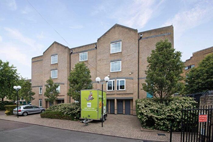 2 Bedroom Flat To Rent In Conant Mews, Aldgate, London, E1