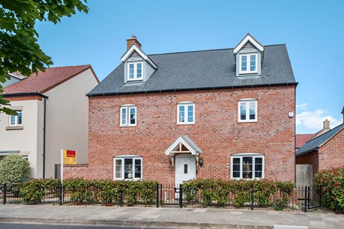 6 Bedroom Detached House To Rent In Kingsmere, Bicester, OX26