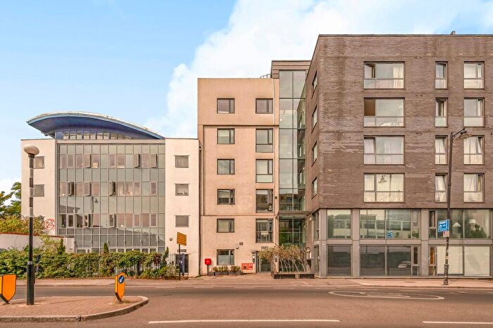 2 Bedroom Flat For Sale In Baltic Place, Hackney, N1