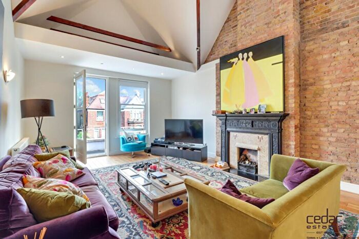 3 Bedroom Flat To Rent In Compayne Gardens, South Hampstead, NW6