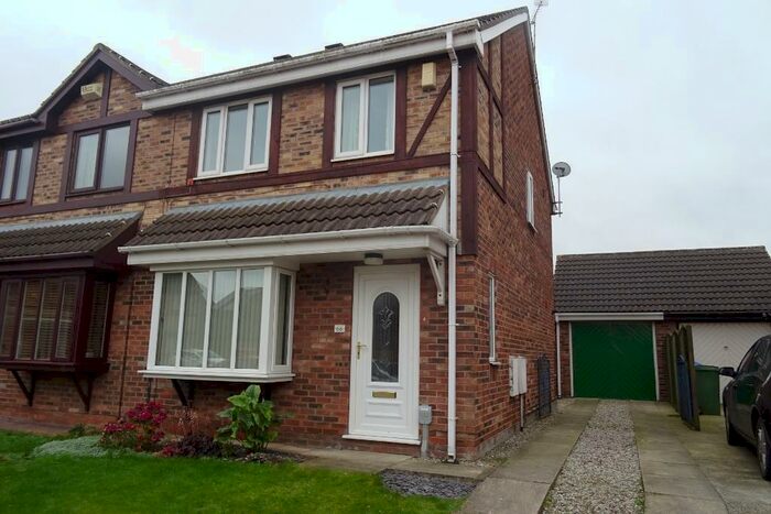 3 Bedroom Semi-Detached House To Rent In Ashdene Close, Willerby, Hull, HU10