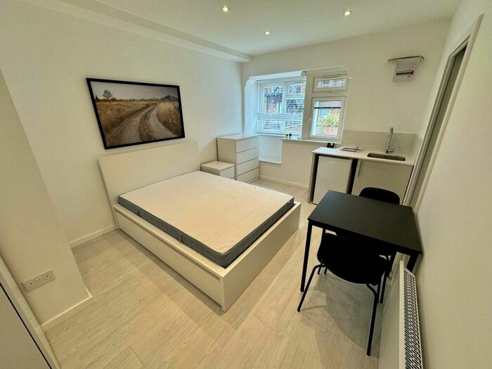 1 Bedroom Property To Rent In Accommodation Road, London, NW11