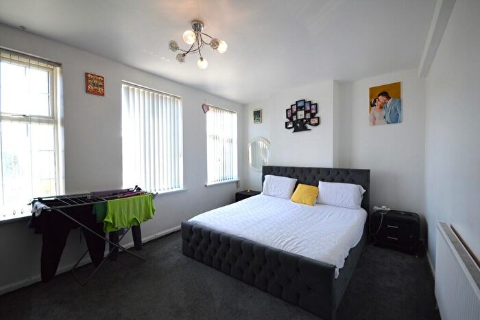 4 Bedroom Flat To Rent In Belmont Circle, Kenton Lane, Harrow, HA3