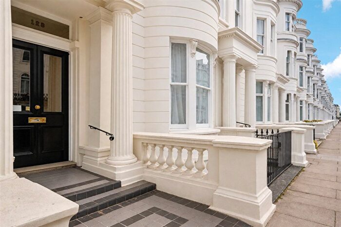 1 Bedroom Flat For Sale In Gloucester Terrace, Bayswater, W2