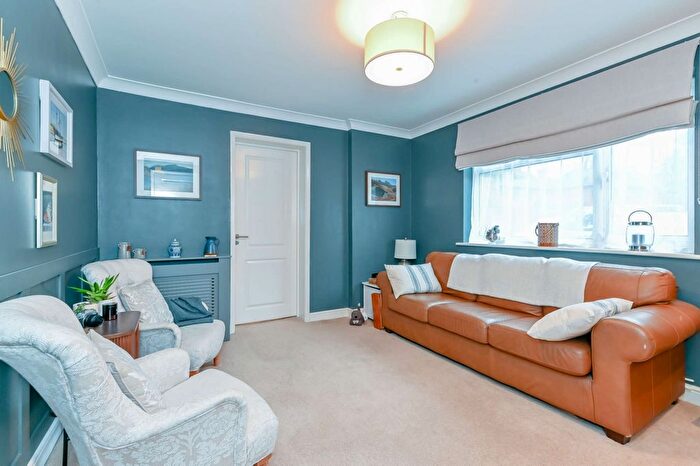 5 Bedroom Detached House For Sale In Kirby Close, Northwood, HA6