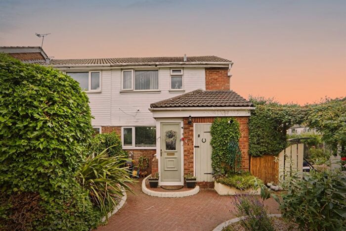 3 Bedroom End Terrace House For Sale In Wolley Court, Leeds, LS12