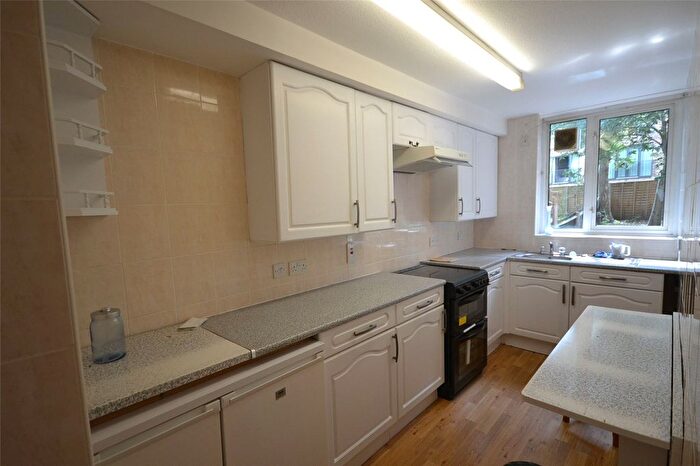 3 Bedroom Flat To Rent In Bruckner Street, London, W10
