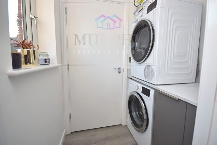 3 Bedroom Detached House For Sale In Park Hill Way, Wakefield, West Yorkshire, WF1