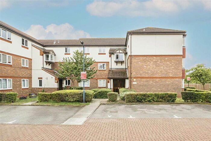 2 Bedroom Flat For Sale In Campbell Gordon Way, Cricklewood, NW2