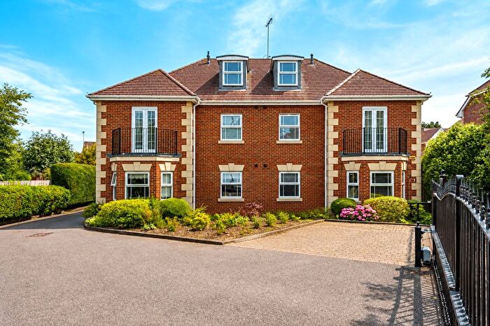 2 Bedroom Flat For Sale In Wiltshire Road, Wokingham, Berkshire, RG40