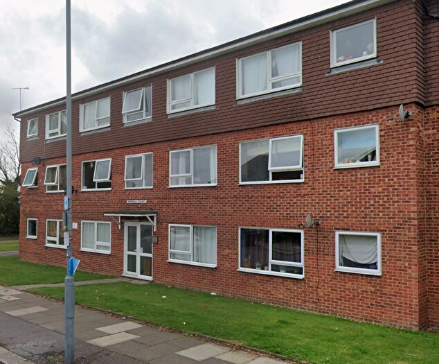 2 Bedroom Flat For Sale In Dryden Close, Ilford, London, IG6