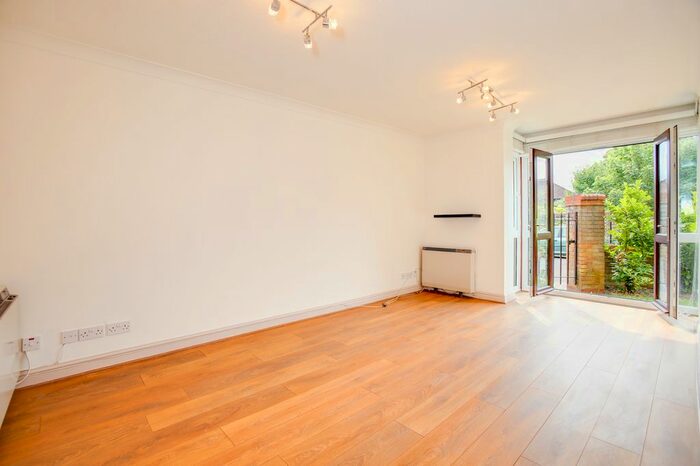 1 Bedroom Flat To Rent In Monmouth Grove, Ealing TW8