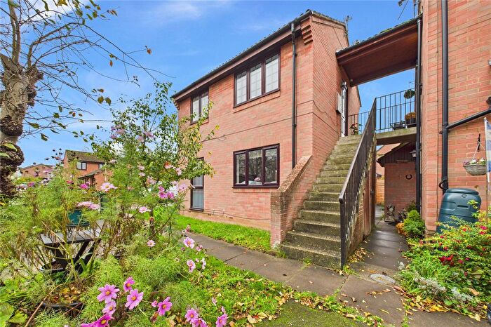 1 Bedroom Maisonette For Sale In Alderfield Close, Theale, Reading, Berkshire, RG7