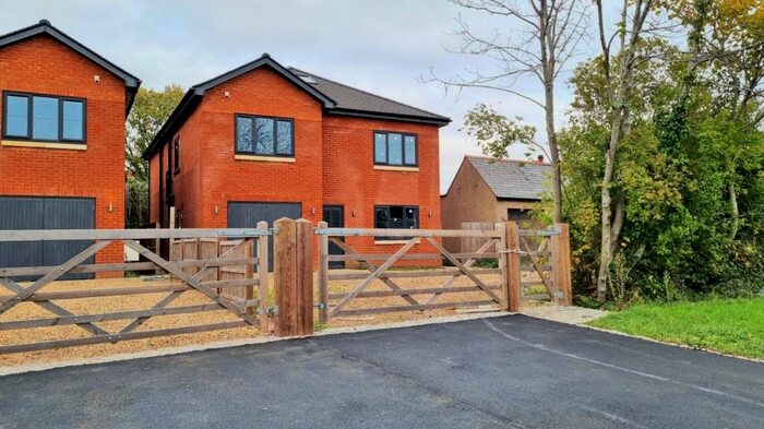 5 Bedroom Detached House To Rent In Langley Park Road, Iver, SL0