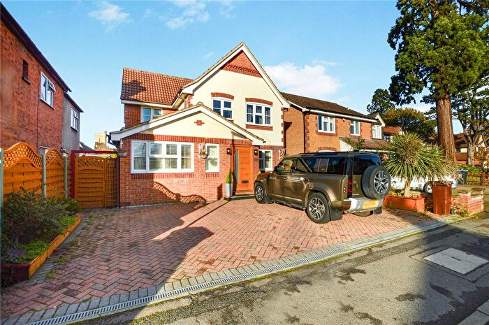 4 Bedroom Detached House To Rent In Pear Tree Road, Addlestone, Surrey, KT15
