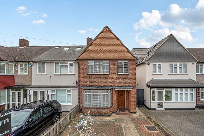 3 Bedroom End Of Terrace House For Sale In Conisborough Crescent, London, SE6