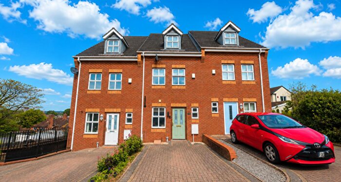 3 Bedroom Terraced House For Sale In Hollyberry Close, Halesowen, B63