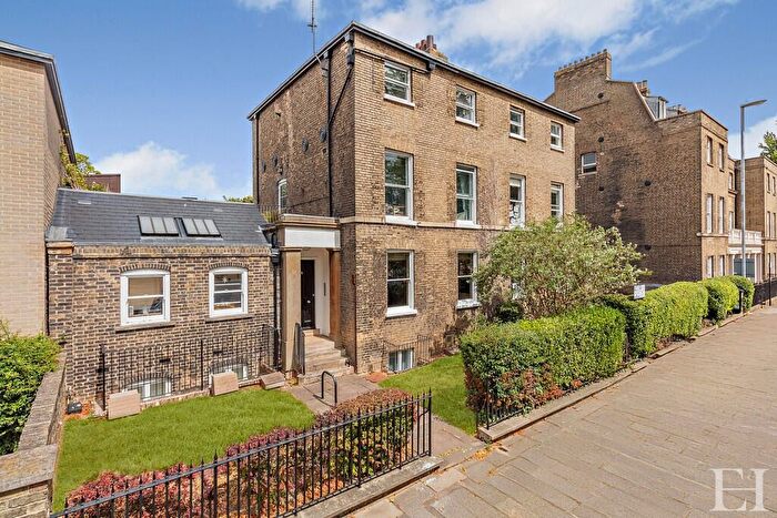 2 Bedroom Flat For Sale In Parkside, Cambridge, CB1