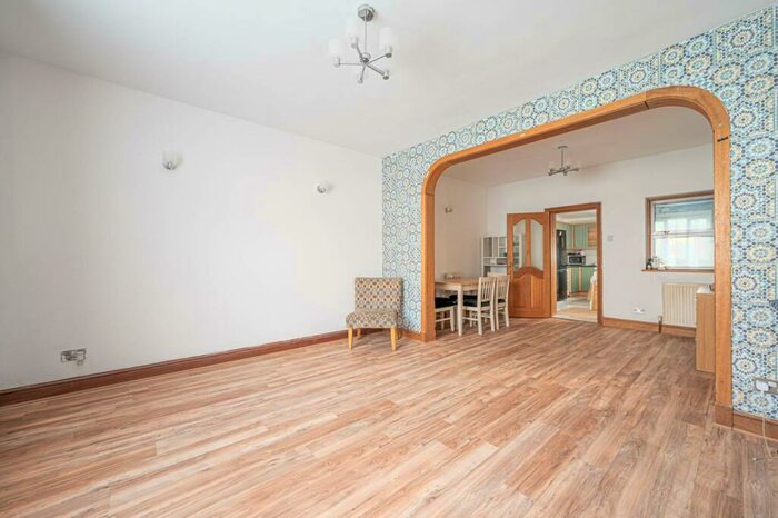 3 Bedroom House To Rent In Midland Terrace, Cricklewood, London, NW2