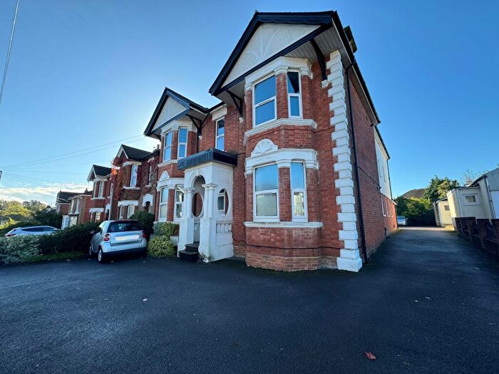 2 Bedroom Apartment To Rent In Portsmouth Road, Woolston, SO19