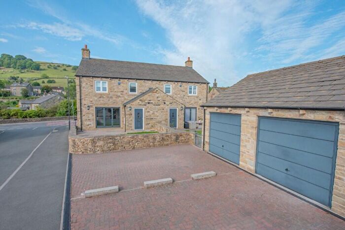 4 Bedroom Semi-Detached House For Sale In St. Johns Croft, Cononley, BD20