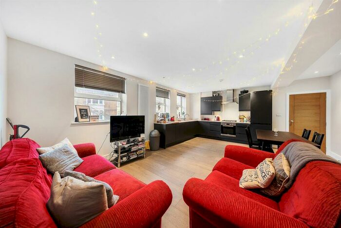 2 Bedroom Flat To Rent In Crawthew Grove, London, SE22