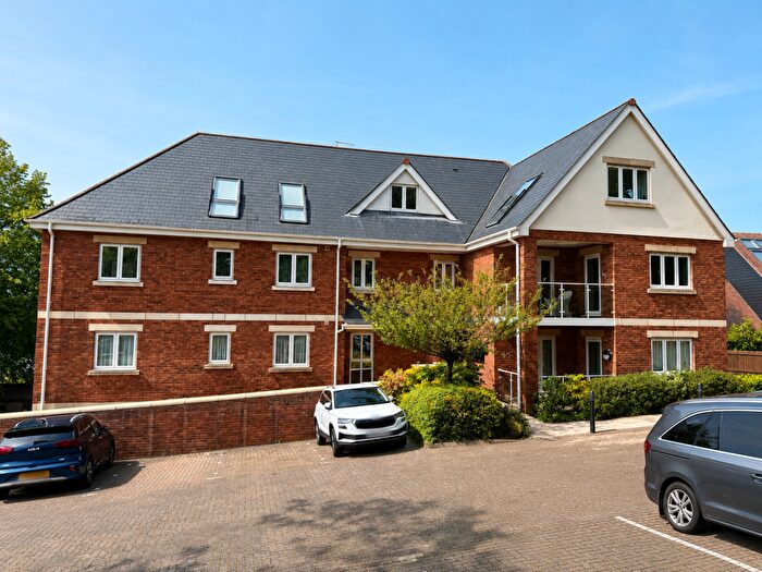 2 Bedroom Apartment For Sale In Foxholes Hill, Exmouth, EX8