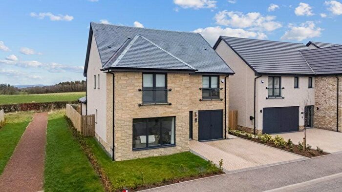 6 Bedroom Detached House For Sale In Kestrel Street, Rosslynlee, EH25