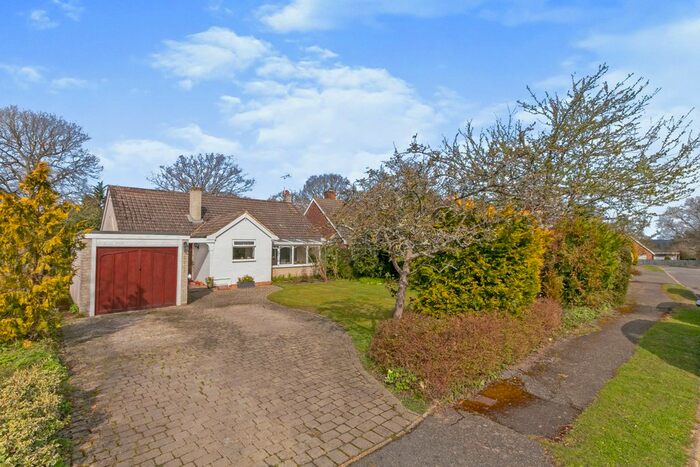 4 Bedroom Bungalow For Sale In Hackwood, Robertsbridge, East Sussex, TN32