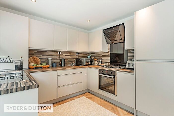 3 Bedroom Semi-detached House For Sale In Hereford Way, Middleton, Manchester, M24