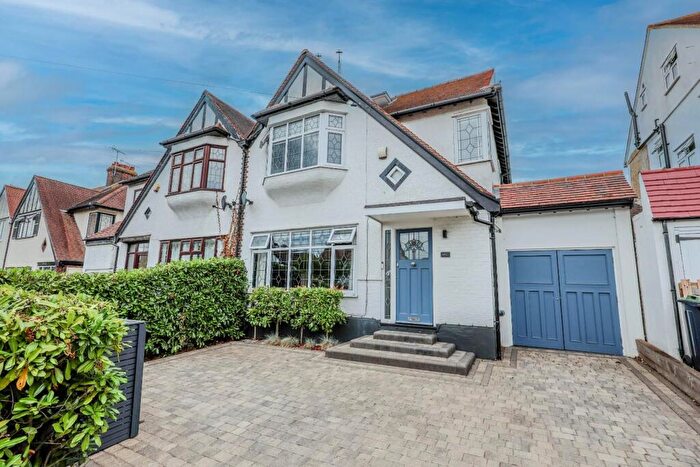 4 Bedroom Semi-Detached House For Sale In Thames Drive, Leigh-On-Sea, SS9