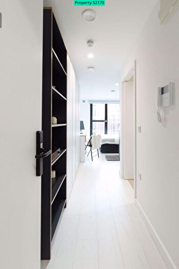 Studio To Rent In Commercial Road, London, E14