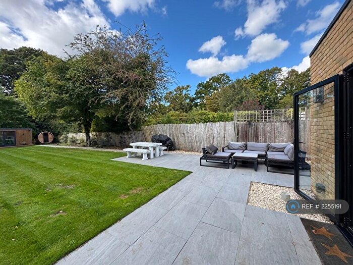 3 Bedroom Detached House To Rent In Blundel Lane Cobham - Private Road, Stoke D'abernon, Cobham, KT11