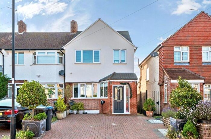 4 Bedroom Semi-Detached House For Sale In Kenilworth Crescent, Enfield, EN1