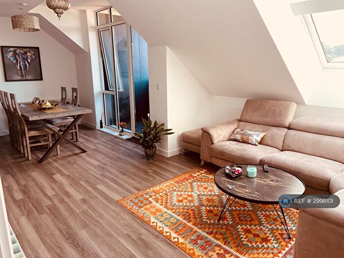 2 Bedroom Flat To Rent In Brunel Drive, Bishop's Stortford, CM23